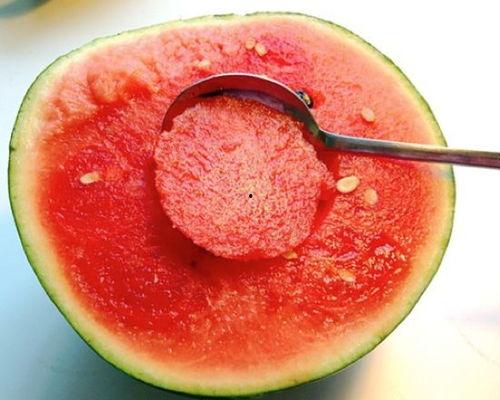 网红三人吃瓜图片,揭秘娱乐圈幕后故事