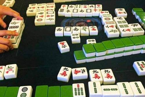 网红吃瓜打麻将视频播放