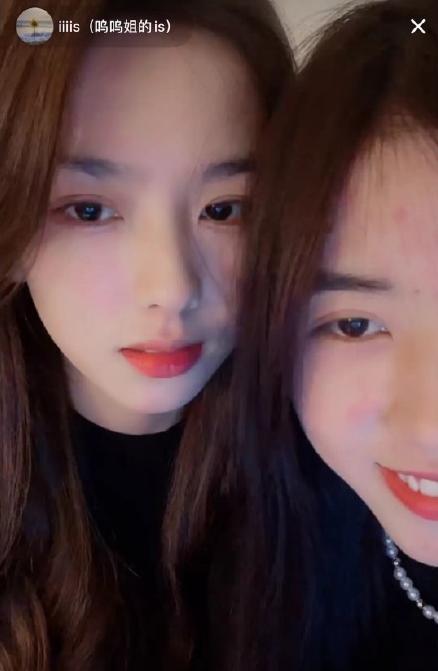 快手女网红吃瓜