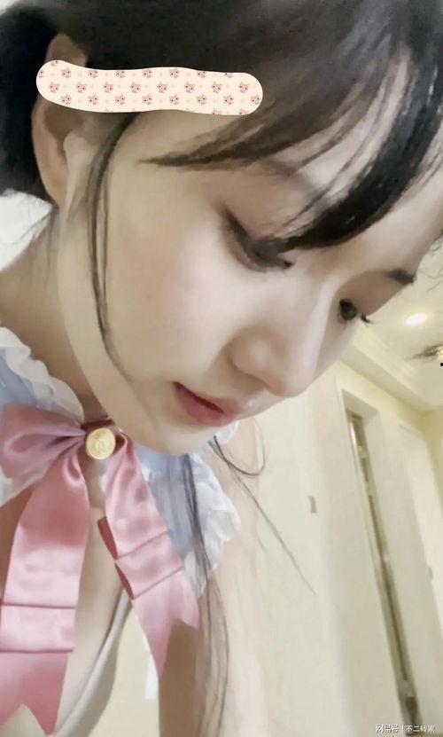 吃瓜视频网红美女图片,网红美女的吃瓜日常