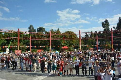 吃瓜网云南傈僳小伙,吃瓜网上的田园生活与民族风情