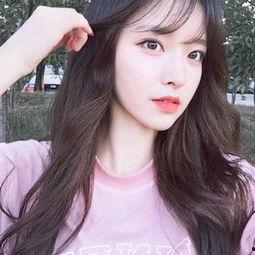 短头发女生网红吃瓜