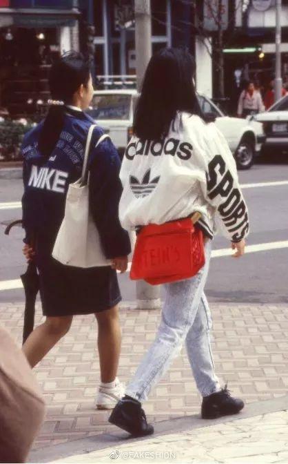 网红街拍吃瓜图片