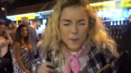 外国人看中国网红吃瓜,外国视角下的中国网红“吃瓜”现象解析